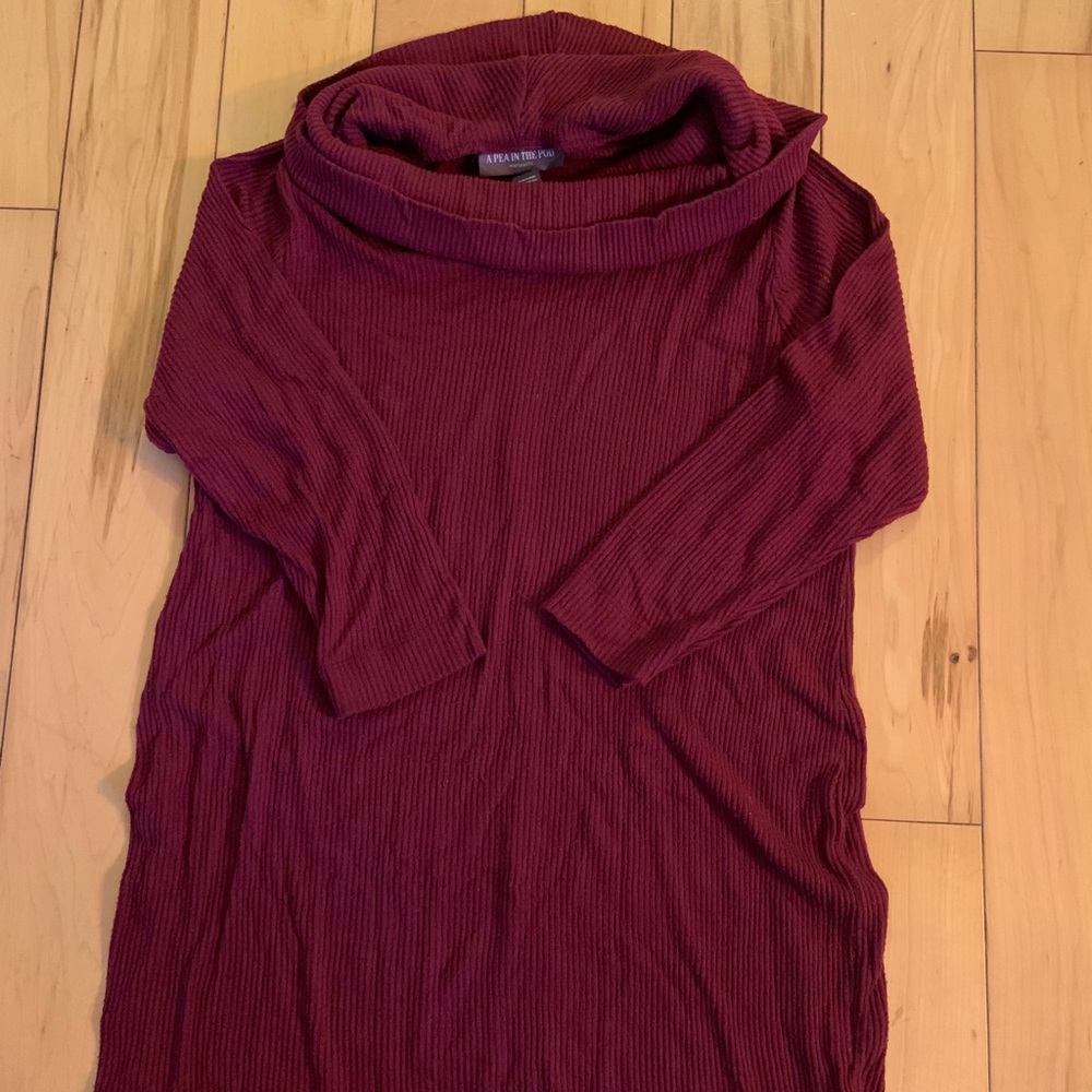 A pea in the pod 3/4 sleeve cowl neck